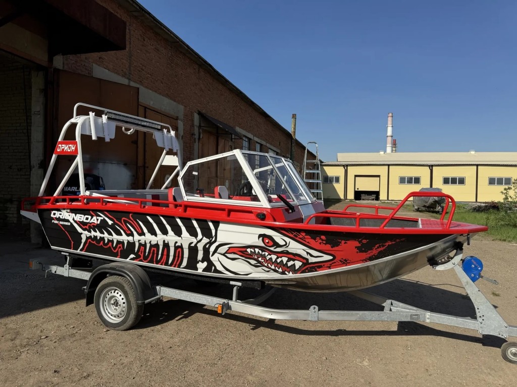 Алюминиевая лодка Orionboat 46 Fish (Орионбоат 46 фиш) двухконсольная, с промежуточными ветровой форточкой Алюминиевая лодка Orionboat 46 Fish (Орионбоат 46 фиш) двухконсольная, с промежуточными ветровой форточкой